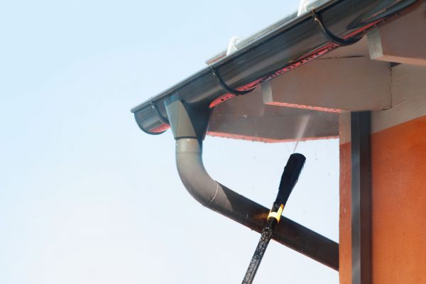 Eaves Power Washing in Richmond